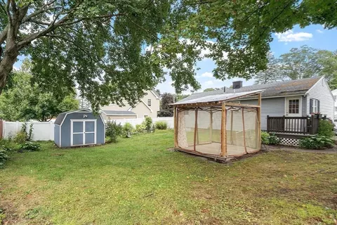 Exterior - 186 Burnham Rd, Lowell, MA 01852 photo 6 of 8
