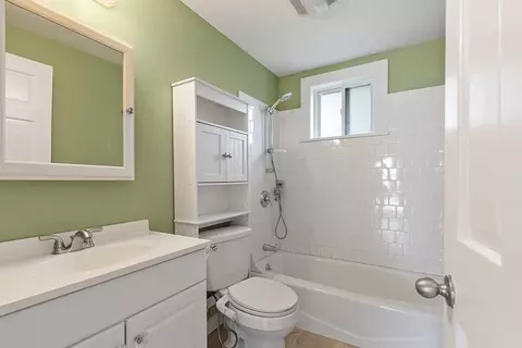 Bath - 186 Burnham Rd, Lowell, MA 01852 photo 1 of 1