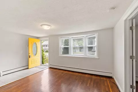 Living - 186 Burnham Rd, Lowell, MA 01852 photo 1 of 3