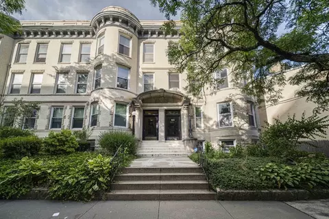 93 Centre St #2, Brookline, MA 02446