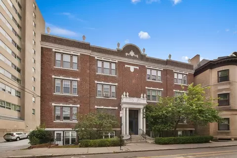 125 Park St #6, Brookline, MA 02446