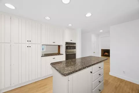 Kitchen - 54 Mohawk Dr, Acton, MA 01720 photo 5 of 7