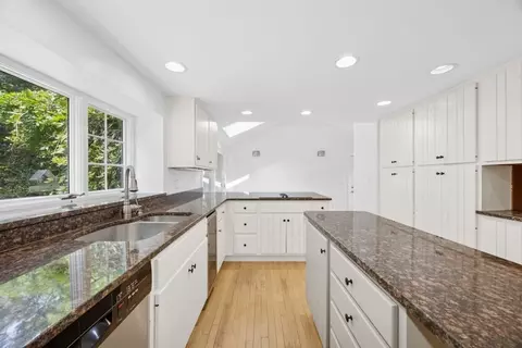 Kitchen - 54 Mohawk Dr, Acton, MA 01720 photo 4 of 7
