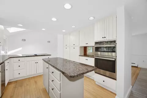Kitchen - 54 Mohawk Dr, Acton, MA 01720 photo 6 of 7