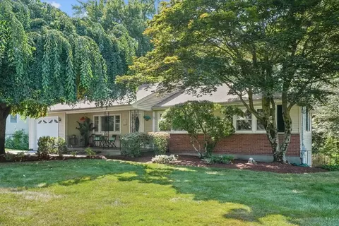 13 Briarwood Rd, Framingham, MA 01701
