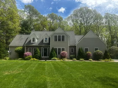 12 Cranberry Cir, Stow, MA 01775