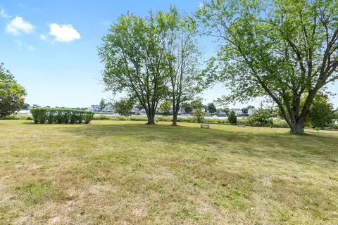 Exterior - 6 Mcdewell Ave #16, Danvers, MA 01923 photo 4 of 5