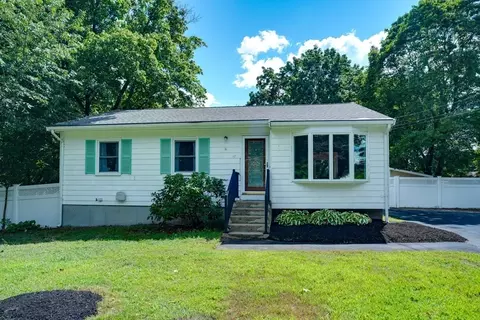 12 Gorwin Dr, Medway, MA 02053