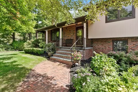 6 Maureen Rd, Lexington, MA 02420
