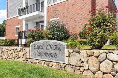 16 Willow St #207, Melrose, MA 02176