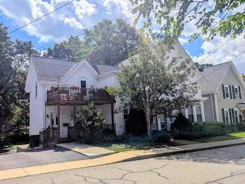 186 School St, Franklin, MA 02038