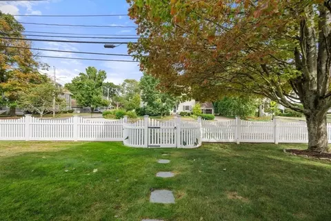 719 Webster St, Needham, MA 02492 photo 3
