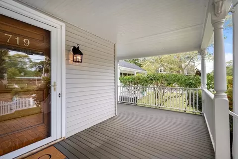 719 Webster St, Needham, MA 02492 photo 2