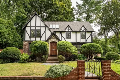 28 Laudholm Rd, Newton, MA 02458