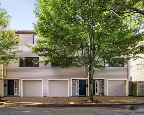 210 Charles St #210, Cambridge, MA 02141