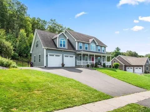 17 Jeanne Marie Dr, Westfield, MA 01085