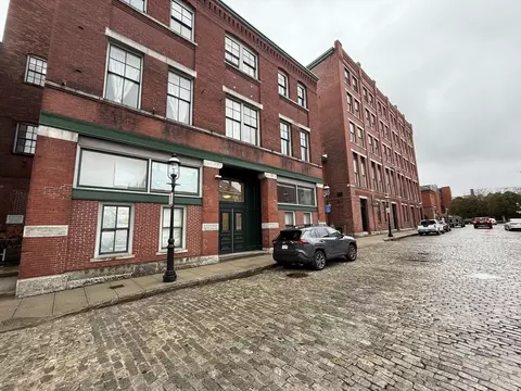 172 Middle St #209, Lowell, MA 01852