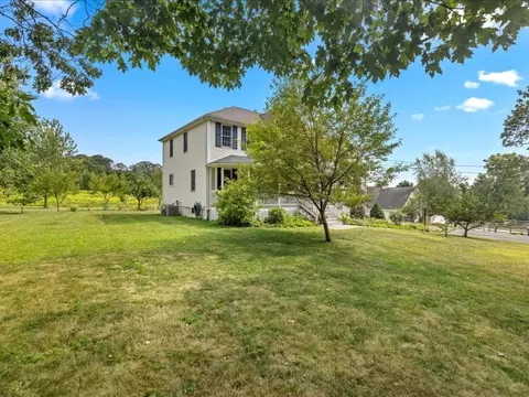 6 Wood St, Upton, MA 01568 photo 3