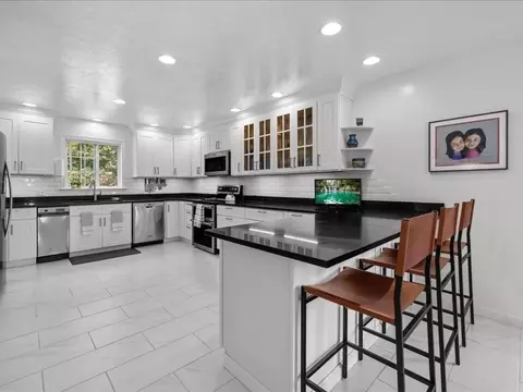 6 Wood St, Upton, MA 01568 photo 9
