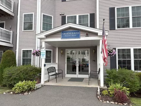 27 Greenleaves Dr #703, Amherst, MA 01002