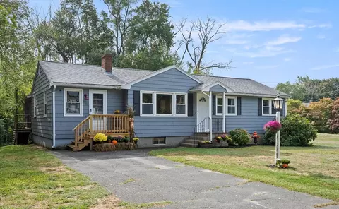11 Albion Ln, West Newbury, MA 01985