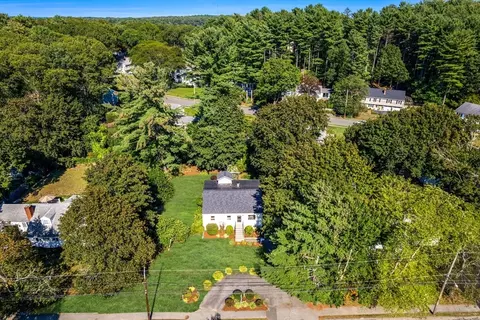 998 Summer St, Lynnfield, MA 01940