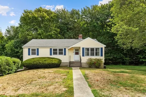 14 Plymouth Rd, Wakefield, MA 01880