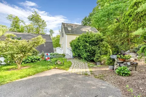 2 Clover Hill Rd, Acton, MA 01720