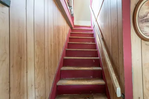Entry Way - 8 Thompson, Webster, MA 01570 photo 2 of 2