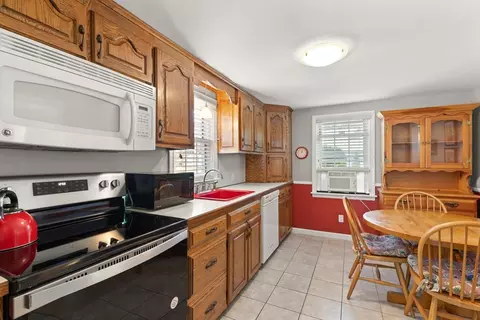 Kitchen - 100 Pleasant St, Raynham, MA 02767 photo 3 of 5