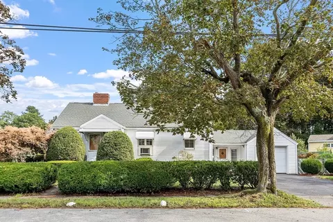 2 Oaklandvale Ave, Saugus, MA 01906