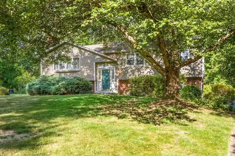 18 Harriman Rd, Merrimac, MA 01860