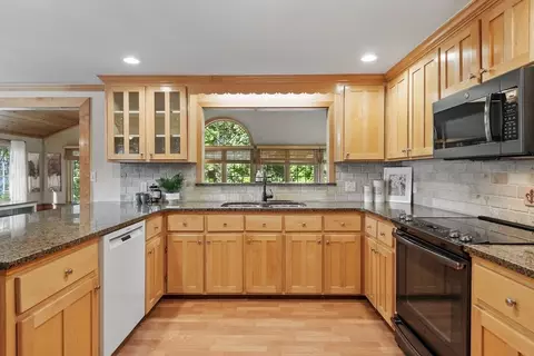 Kitchen - 46 Temi Rd, Hudson, MA 01749 photo 3 of 4