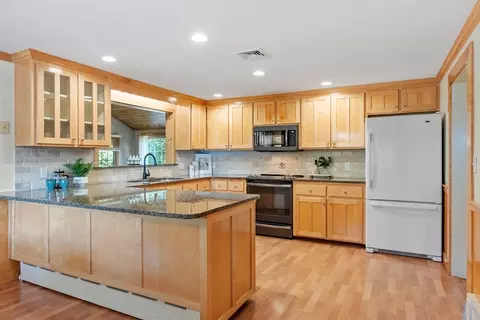 Kitchen - 46 Temi Rd, Hudson, MA 01749 photo 2 of 4