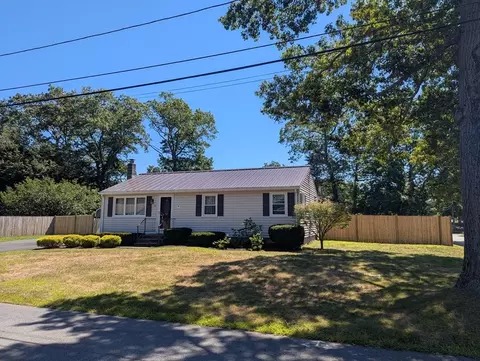1 Hemlock St, Oxford, MA 01540