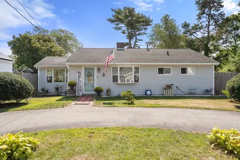 39 Chippewa Dr, Wareham, MA 02532