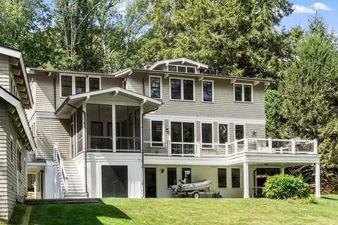 168 Nashawtuc Rd, Concord, MA 01742
