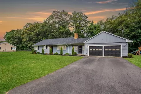 10 Walker Rd, Topsfield, MA 01983