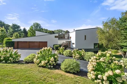 2 Forest Hill Rd, Wayland, MA 01778