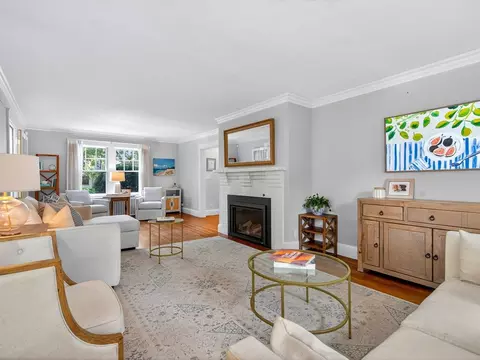 8 Old Town Rd, Wellesley, MA 02481 photo 4