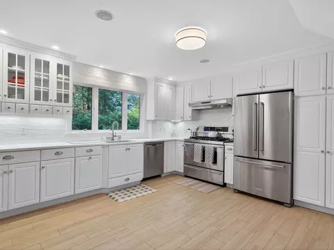 8 Old Town Rd, Wellesley, MA 02481 photo 6