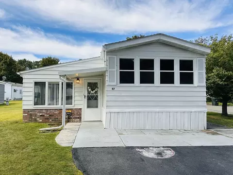 47 Contessa Ln, Springfield, MA 01119 photo 3
