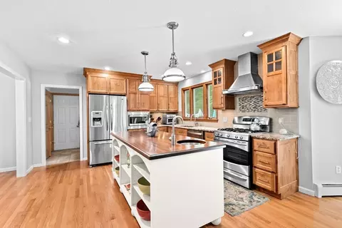 Kitchen - 21 Chowdermarch St, Marshfield, MA 02050 photo 2 of 6
