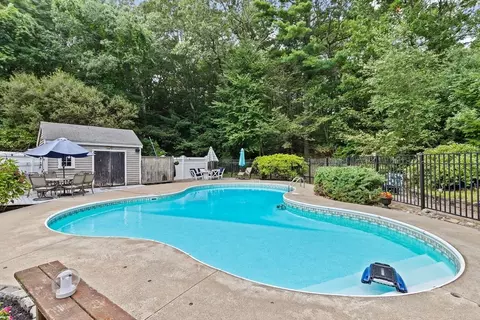 Exterior - 21 Chowdermarch St, Marshfield, MA 02050 photo 3 of 11