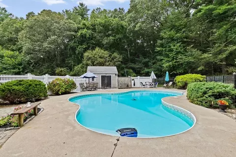 Exterior - 21 Chowdermarch St, Marshfield, MA 02050 photo 5 of 11