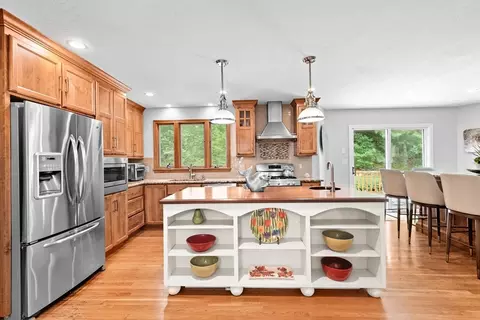 Kitchen - 21 Chowdermarch St, Marshfield, MA 02050 photo 4 of 6