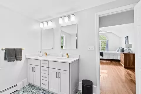 Bath - 21 Chowdermarch St, Marshfield, MA 02050 photo 2 of 4