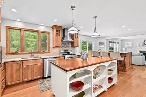 Kitchen - 21 Chowdermarch St, Marshfield, MA 02050 photo 5 of 6