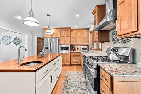 Kitchen - 21 Chowdermarch St, Marshfield, MA 02050 photo 3 of 6