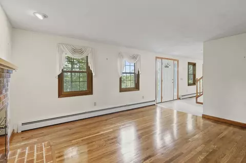 Living - 14 Longview Ave, Webster, MA 01570 photo 2 of 8